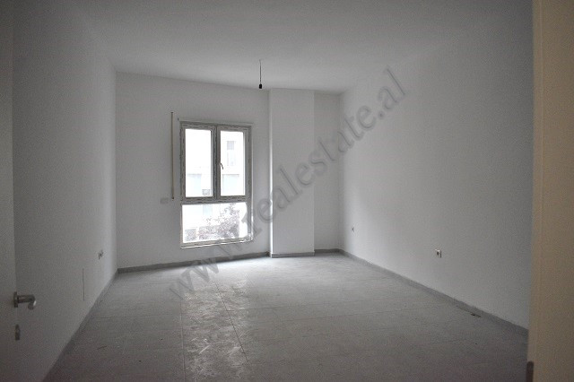 Apartament 2+1 per shitje prane Gjimnazit Sami Frasheri ne Tirane